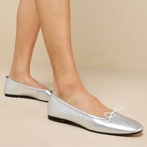 3/$20 Coconut by Matisse Nikki silver leather ballet flats, size 9